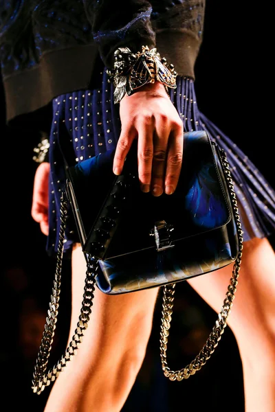 Look 32
